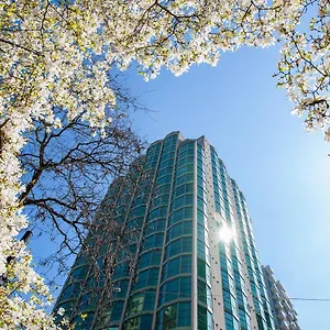 Rosedale On Robson Hotel