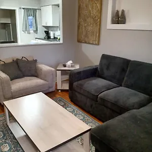  Holiday home Toronto Furnished Living-