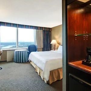https://chateau-lacombe-hotel.edmonton-hotels.net
