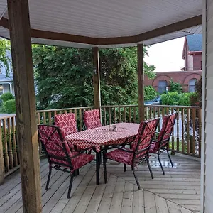  Holiday home Garden 2 Storey House